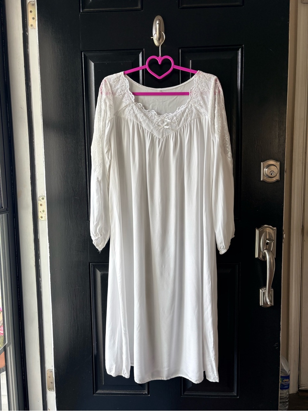 SHEIN White Viscose Lace Nightgown Size L
